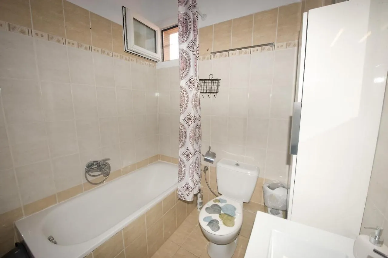 Annas & Konstantinos Home Neo Epivates 0*,